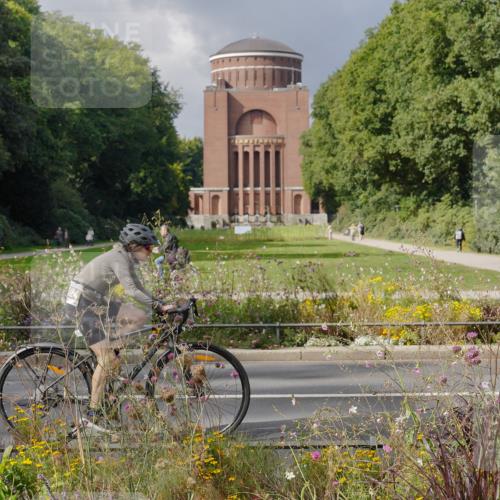 14.09.2025 - Stadtparktriathlon Michael Burmester http://msf.ph/oto/8899271 14.09.2025 12:53:58 Radfahren 1324, 1350, 1360, 1382, 1420 meine-sportfotos.de