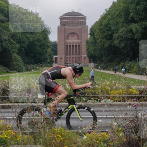 14.09.2025 - Stadtparktriathlon Michael Burmester http://msf.ph/oto/8899274 14.09.2025 09:11:06 Radfahren 330, 351, 355, 360, 476 meine-sportfotos.de