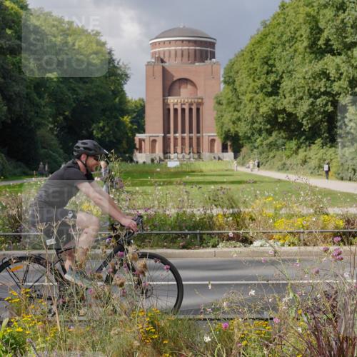 14.09.2025 - Stadtparktriathlon Michael Burmester http://msf.ph/oto/8899276 14.09.2025 12:53:59 Radfahren 1324, 1350, 1360, 1382 meine-sportfotos.de