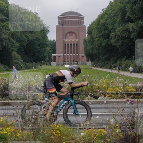 14.09.2025 - Stadtparktriathlon Michael Burmester http://msf.ph/oto/8899283 14.09.2025 09:11:11 Radfahren 330, 332, 351, 355, 408, 436, 476 meine-sportfotos.de