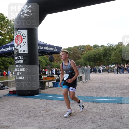 14.09.2025 - Stadtparktriathlon Strokosch-Dieckow http://msf.ph/oto/8899347 14.09.2025 14:12:39 Ziel 1678, 1679 meine-sportfotos.de
