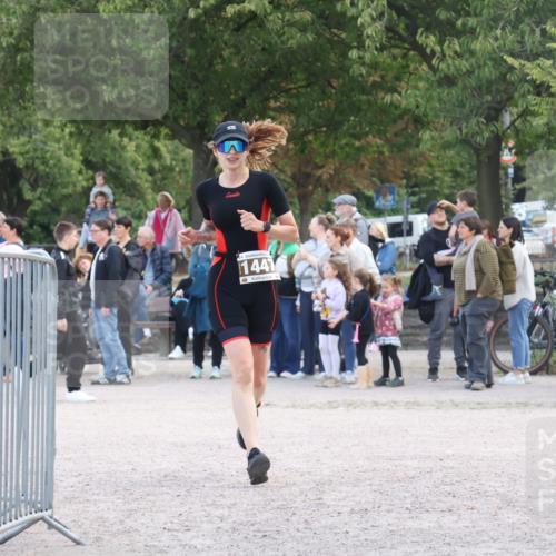 14.09.2025 - Stadtparktriathlon Strokosch-Dieckow http://msf.ph/oto/8899421 14.09.2025 14:13:25 Ziel 1447 meine-sportfotos.de