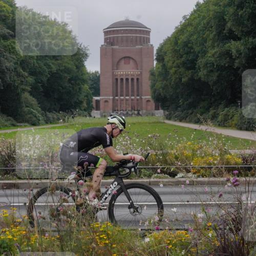 14.09.2025 - Stadtparktriathlon Michael Burmester http://msf.ph/oto/8899454 14.09.2025 09:13:02 Radfahren 306, 314, 358, 397 meine-sportfotos.de