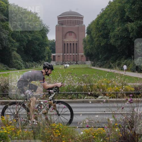 14.09.2025 - Stadtparktriathlon Michael Burmester http://msf.ph/oto/8899508 14.09.2025 09:13:39 Radfahren 324, 346, 386, 425 meine-sportfotos.de
