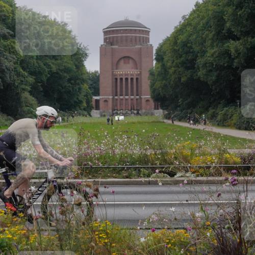 14.09.2025 - Stadtparktriathlon Michael Burmester http://msf.ph/oto/8899621 14.09.2025 09:14:50 Radfahren 339, 342, 393, 473 meine-sportfotos.de