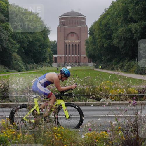 14.09.2025 - Stadtparktriathlon Michael Burmester http://msf.ph/oto/8899808 14.09.2025 09:16:10 Radfahren 311, 348, 413, 414, 432, 434, 488 meine-sportfotos.de