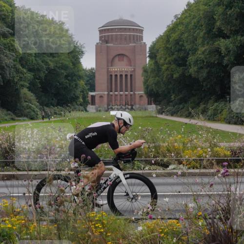 14.09.2025 - Stadtparktriathlon Michael Burmester http://msf.ph/oto/8899912 14.09.2025 09:16:51 Radfahren 303, 350, 372, 435, 453, 457 meine-sportfotos.de