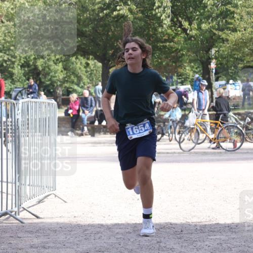 14.09.2025 - Stadtparktriathlon Strokosch-Dieckow http://msf.ph/oto/8900130 14.09.2025 14:24:14 Ziel 1654 meine-sportfotos.de