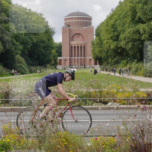14.09.2025 - Stadtparktriathlon Michael Burmester http://msf.ph/oto/8900502 14.09.2025 13:03:53 Radfahren 1326, 1374, 1389, 1394, 1399 meine-sportfotos.de