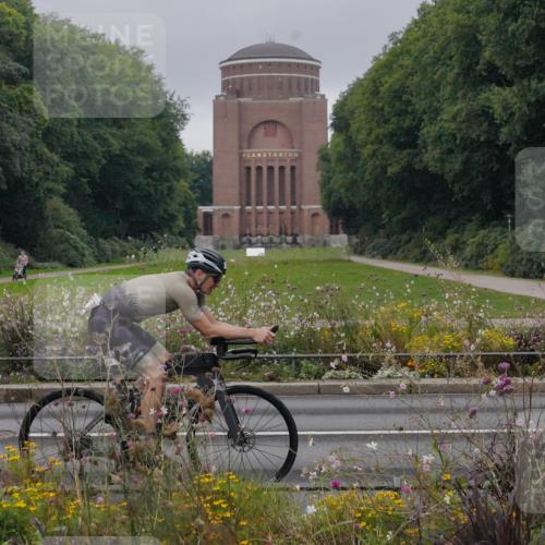 14.09.2025 - Stadtparktriathlon Michael Burmester http://msf.ph/oto/8900573 14.09.2025 09:19:20 Radfahren 304, 338, 397, 464, 467, 471, 486 meine-sportfotos.de