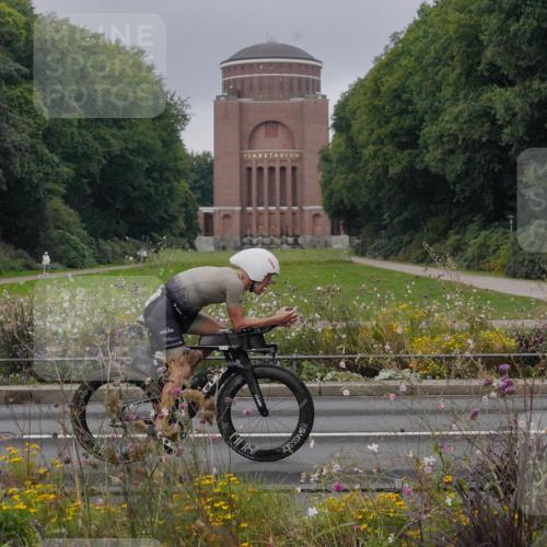 14.09.2025 - Stadtparktriathlon Michael Burmester http://msf.ph/oto/8900768 14.09.2025 09:20:35 Radfahren 301, 318, 326, 340, 345, 346, 347, 359, 363, 370, 373, 377, 381, 386, 389, 448 meine-sportfotos.de