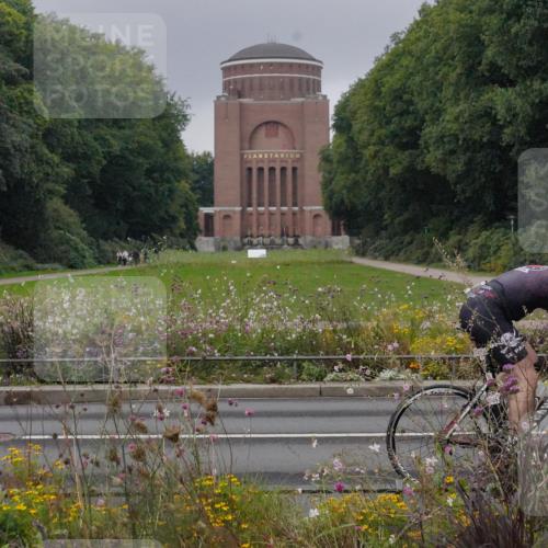 14.09.2025 - Stadtparktriathlon Michael Burmester http://msf.ph/oto/8900812 14.09.2025 09:20:48 Radfahren 327, 353 meine-sportfotos.de