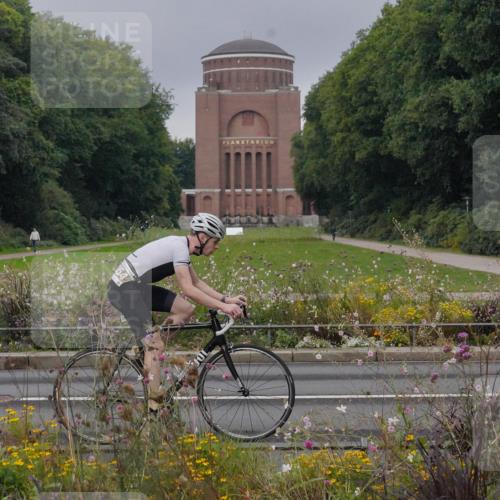 14.09.2025 - Stadtparktriathlon Michael Burmester http://msf.ph/oto/8900969 14.09.2025 09:21:59 Radfahren 354, 357, 410, 451, 458 meine-sportfotos.de
