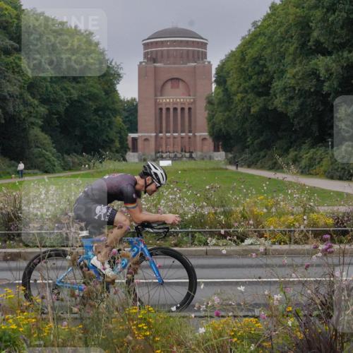 14.09.2025 - Stadtparktriathlon Michael Burmester http://msf.ph/oto/8900980 14.09.2025 09:22:01 Radfahren 354, 357, 410, 451 meine-sportfotos.de
