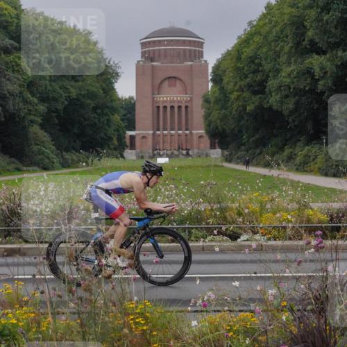 14.09.2025 - Stadtparktriathlon Michael Burmester http://msf.ph/oto/8900994 14.09.2025 09:22:16 Radfahren 311, 348, 361, 392, 398, 413, 414, 432, 487 meine-sportfotos.de