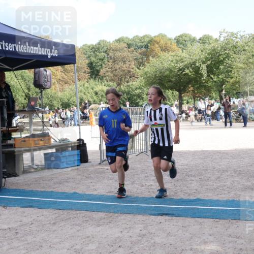 14.09.2025 - Stadtparktriathlon Strokosch-Dieckow http://msf.ph/oto/8901062 14.09.2025 14:43:49 Ziel 1713, 1714 meine-sportfotos.de