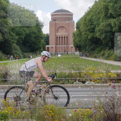 14.09.2025 - Stadtparktriathlon Michael Burmester http://msf.ph/oto/8901063 14.09.2025 13:11:33 Radfahren 1374, 1389, 1397, 1434, 1473, 1551 meine-sportfotos.de