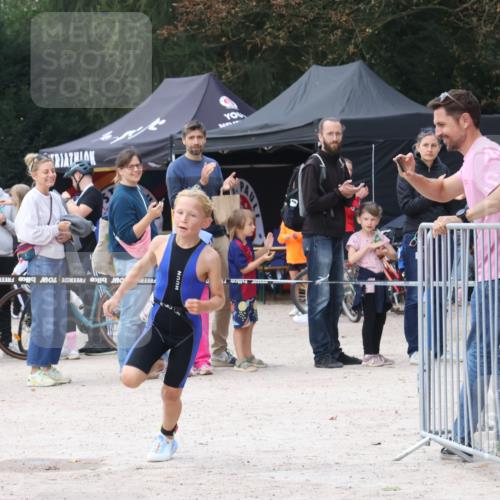 14.09.2025 - Stadtparktriathlon Strokosch-Dieckow http://msf.ph/oto/8901173 14.09.2025 15:01:02 Ziel 1810 meine-sportfotos.de