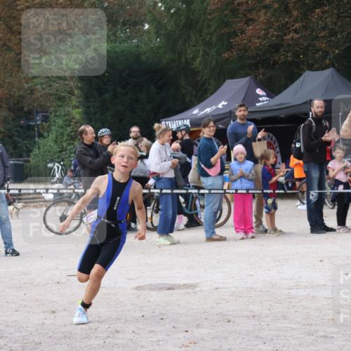 14.09.2025 - Stadtparktriathlon Strokosch-Dieckow http://msf.ph/oto/8901174 14.09.2025 15:01:03 Ziel 1810 meine-sportfotos.de