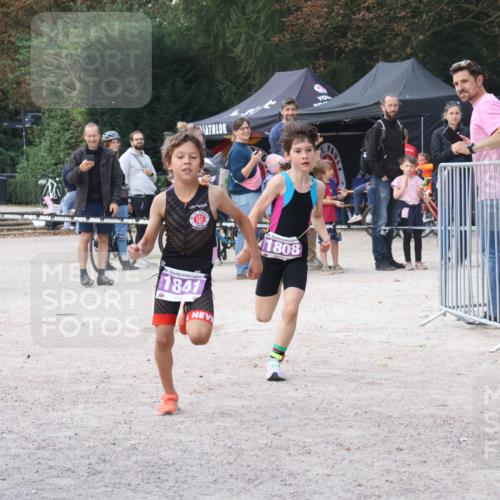 14.09.2025 - Stadtparktriathlon Strokosch-Dieckow http://msf.ph/oto/8901215 14.09.2025 15:01:44 Ziel 1808, 1827, 1841 meine-sportfotos.de