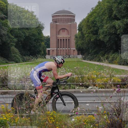 14.09.2025 - Stadtparktriathlon Michael Burmester http://msf.ph/oto/8901326 14.09.2025 09:24:07 Radfahren 391, 412 meine-sportfotos.de