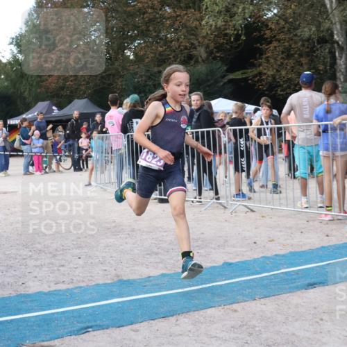 14.09.2025 - Stadtparktriathlon Strokosch-Dieckow http://msf.ph/oto/8901359 14.09.2025 15:03:18 Ziel 1798, 1815, 1823 meine-sportfotos.de