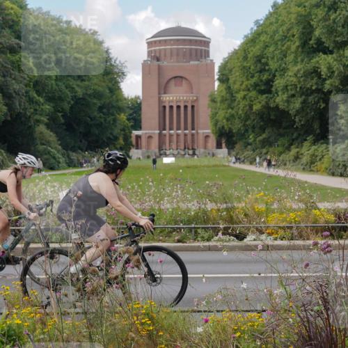 14.09.2025 - Stadtparktriathlon Michael Burmester http://msf.ph/oto/8901391 14.09.2025 13:14:50 Radfahren 1328, 1330, 1548 meine-sportfotos.de