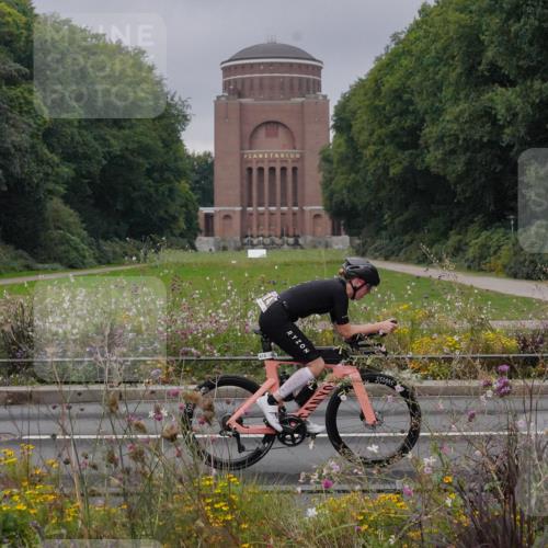 14.09.2025 - Stadtparktriathlon Michael Burmester http://msf.ph/oto/8901404 14.09.2025 09:24:53 Radfahren 332, 387, 440, 474 meine-sportfotos.de