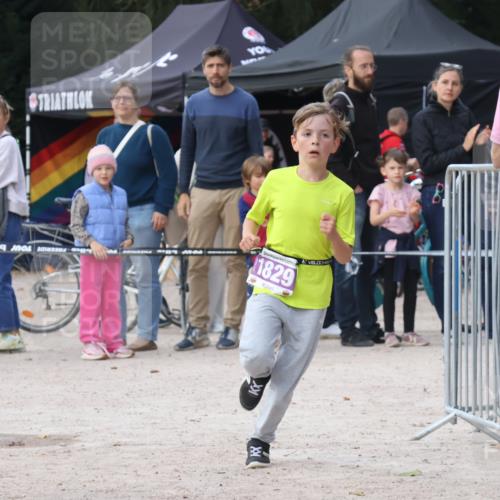 14.09.2025 - Stadtparktriathlon Strokosch-Dieckow http://msf.ph/oto/8901405 14.09.2025 15:03:36 Ziel 1818, 1829 meine-sportfotos.de