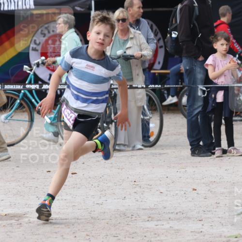 14.09.2025 - Stadtparktriathlon Strokosch-Dieckow http://msf.ph/oto/8901424 14.09.2025 15:03:43 Ziel 1829, 1832 meine-sportfotos.de