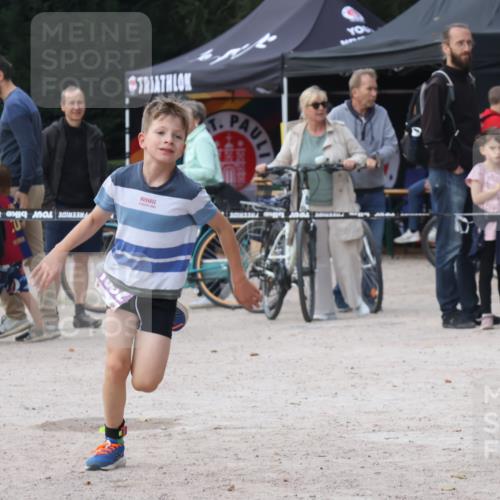 14.09.2025 - Stadtparktriathlon Strokosch-Dieckow http://msf.ph/oto/8901427 14.09.2025 15:03:44 Ziel 1829, 1832 meine-sportfotos.de