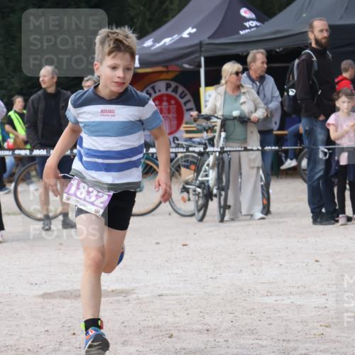 14.09.2025 - Stadtparktriathlon Strokosch-Dieckow http://msf.ph/oto/8901428 14.09.2025 15:03:44 Ziel 1829, 1832 meine-sportfotos.de