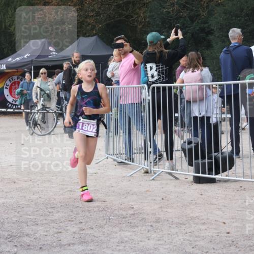 14.09.2025 - Stadtparktriathlon Strokosch-Dieckow http://msf.ph/oto/8901510 14.09.2025 15:04:21 Ziel 1422, 1802, 1820, 1821, 1828, 1836, 1845, 1851 meine-sportfotos.de