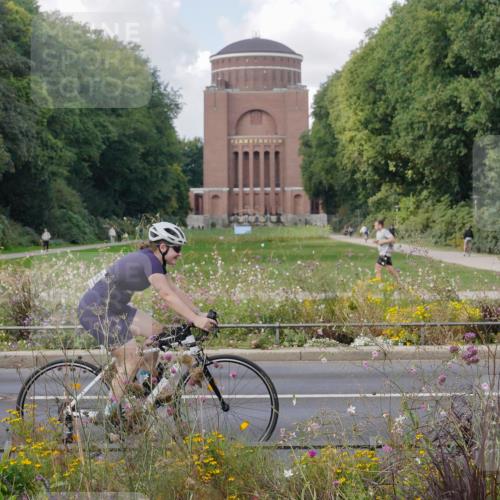 14.09.2025 - Stadtparktriathlon Michael Burmester http://msf.ph/oto/8901630 14.09.2025 13:18:20 Radfahren 1329, 1447, 1467 meine-sportfotos.de