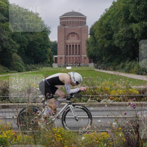 14.09.2025 - Stadtparktriathlon Michael Burmester http://msf.ph/oto/8901919 14.09.2025 09:29:13 Radfahren 402, 408, 416, 500 meine-sportfotos.de