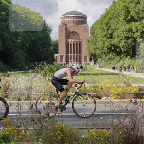 14.09.2025 - Stadtparktriathlon Michael Burmester http://msf.ph/oto/8902159 14.09.2025 13:24:45 Radfahren 1488, 1499, 1510, 1518, 1543, 1545, 1551, 1554, 1561, 1593 meine-sportfotos.de