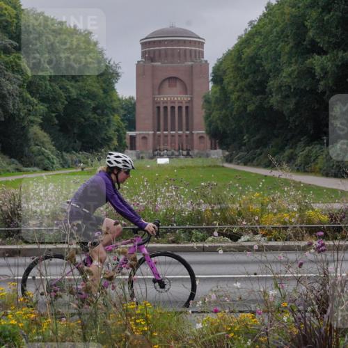 14.09.2025 - Stadtparktriathlon Michael Burmester http://msf.ph/oto/8902355 14.09.2025 09:34:50 Radfahren 383, 386, 438, 477, 492 meine-sportfotos.de