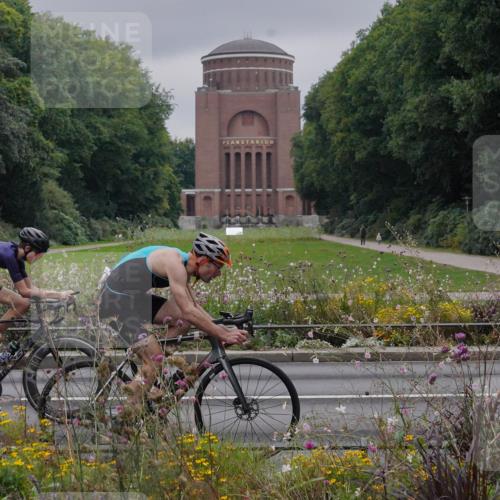 14.09.2025 - Stadtparktriathlon Michael Burmester http://msf.ph/oto/8902410 14.09.2025 09:36:47 Radfahren 418, 437 meine-sportfotos.de