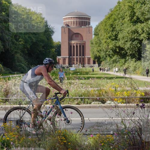 14.09.2025 - Stadtparktriathlon Michael Burmester http://msf.ph/oto/8902651 14.09.2025 13:39:54 Radfahren 1490 meine-sportfotos.de
