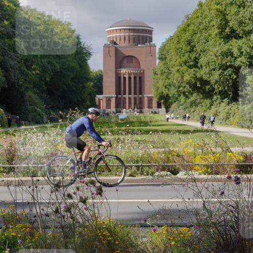 14.09.2025 - Stadtparktriathlon Michael Burmester http://msf.ph/oto/8902659 14.09.2025 13:40:43 Radfahren 1523 meine-sportfotos.de