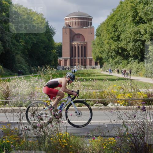 14.09.2025 - Stadtparktriathlon Michael Burmester http://msf.ph/oto/8902693 14.09.2025 13:42:00 Radfahren 1537, 1556, 1557 meine-sportfotos.de