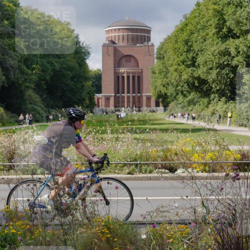 14.09.2025 - Stadtparktriathlon Michael Burmester http://msf.ph/oto/8902829 14.09.2025 13:48:49 Radfahren 1528 meine-sportfotos.de