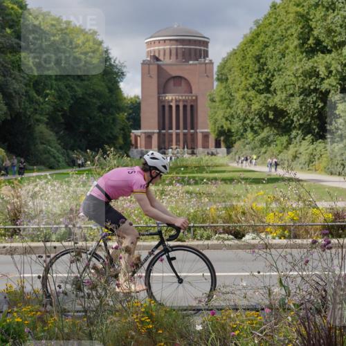 14.09.2025 - Stadtparktriathlon Michael Burmester http://msf.ph/oto/8902831 14.09.2025 13:49:01 Radfahren 1556 meine-sportfotos.de