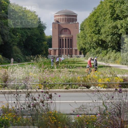 14.09.2025 - Stadtparktriathlon Michael Burmester http://msf.ph/oto/8902841 14.09.2025 13:50:47 Radfahren  meine-sportfotos.de