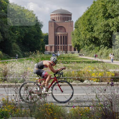 14.09.2025 - Stadtparktriathlon Michael Burmester http://msf.ph/oto/8902858 14.09.2025 13:52:27 Radfahren 1661, 1681 meine-sportfotos.de