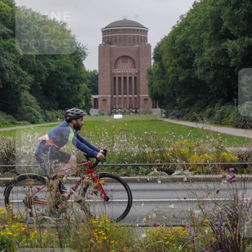 14.09.2025 - Stadtparktriathlon Michael Burmester http://msf.ph/oto/8902874 14.09.2025 10:00:26 Radfahren 524, 556, 581 meine-sportfotos.de