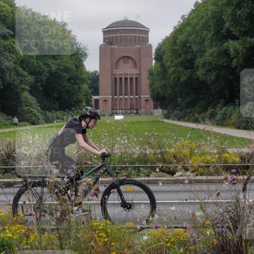 14.09.2025 - Stadtparktriathlon Michael Burmester http://msf.ph/oto/8902901 14.09.2025 10:01:10 Radfahren 528, 550, 575, 606, 614, 616, 620 meine-sportfotos.de