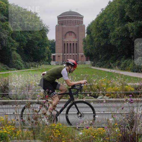 14.09.2025 - Stadtparktriathlon Michael Burmester http://msf.ph/oto/8902913 14.09.2025 10:01:30 Radfahren 554, 587, 609 meine-sportfotos.de