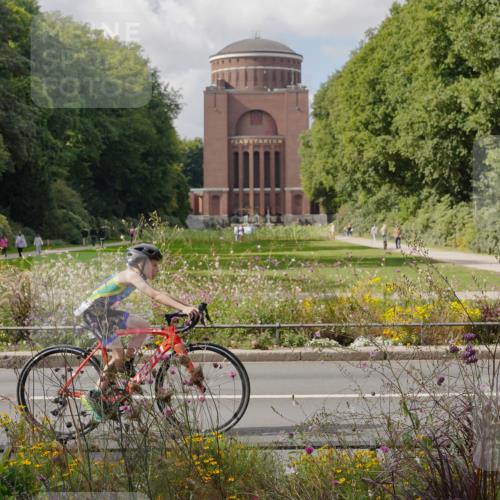 14.09.2025 - Stadtparktriathlon Michael Burmester http://msf.ph/oto/8902918 14.09.2025 13:55:13 Radfahren 1675, 1676, 1689 meine-sportfotos.de