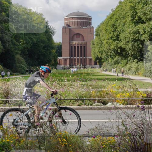 14.09.2025 - Stadtparktriathlon Michael Burmester http://msf.ph/oto/8902922 14.09.2025 13:55:16 Radfahren 1675, 1676, 1689 meine-sportfotos.de